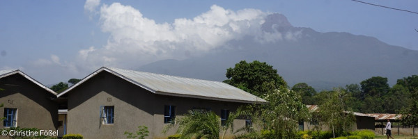 Mount Meru mit Mshikamano Vocational Training center