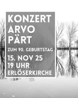 Bäume, die sich in einem Fluss spiegeln