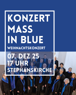 ein Chor mit blauen Schals