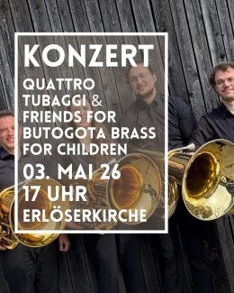 vier Tubist:innen halten ihre Instrumente in die Kamera