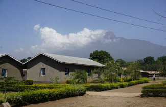 Mount Meru mit Mshikamano Vocational Training center