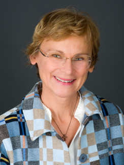 Ein Portraitfoto von Sabine Hirschmann