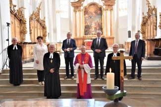 Festgäste beim Jubiläumsgottesdienst 1001 Jahre St. Stephan