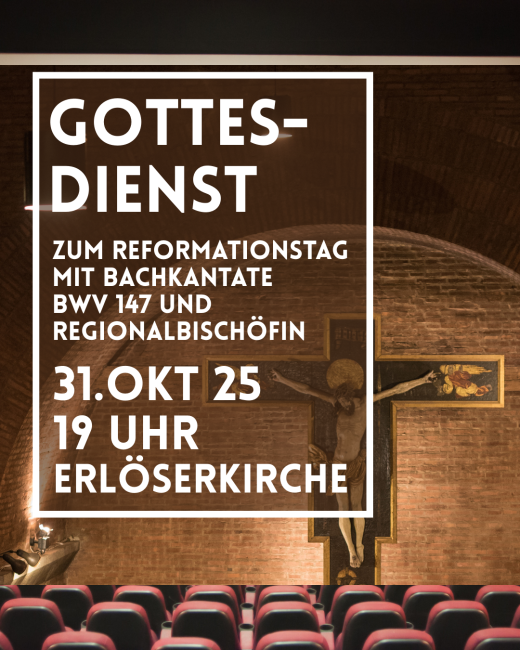 der Altarraum der Bamberger Erlöserkirche: ein großes Kruzifix