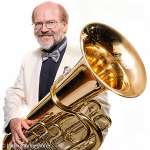 Heiko Triebener mit seiner Tuba